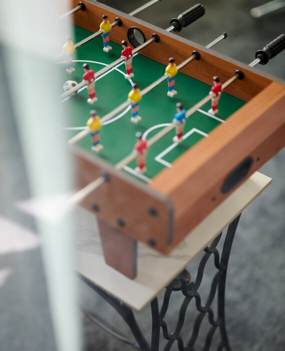 Kickertisch in der Digitalagentur, ein Symbolbild