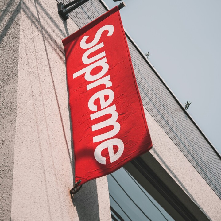 Bold Minimalism Beispiel Supreme